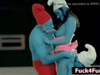 Charley urmărire în the smurfs parodie xxx